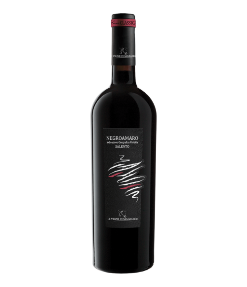 Sticlă de CLASSICA NEGROAMARO IGP SALENTO 0 75L, un vin roșu sec din Salento, intens și echilibrat.